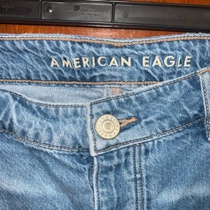 womens tomgirl American eagle jeans